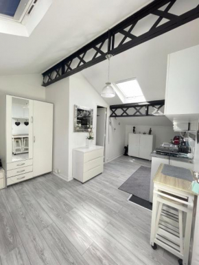 Beau studio lumineux à Bondy gare à seulement 10 min de Paris